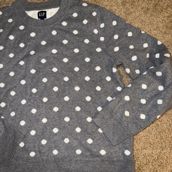 GAP women’s Gray and White Polka Dot Crewneck Sweater - Picture 2 of 7